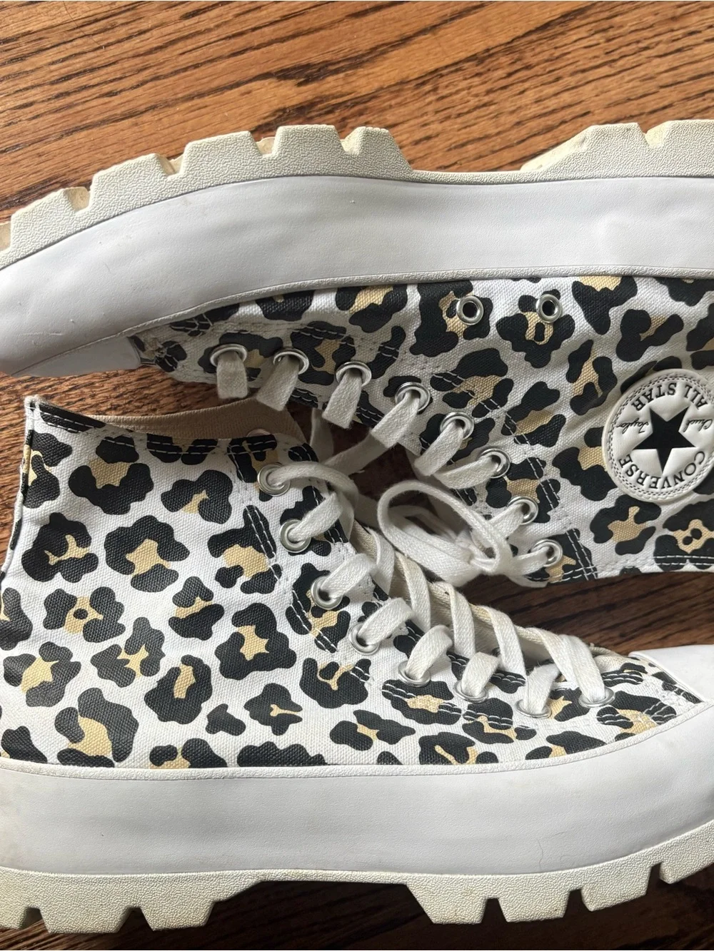 Converse High-Top Sneakers in White, Black & Tan Leopard Print size 8.5 - Picture 3 of 7